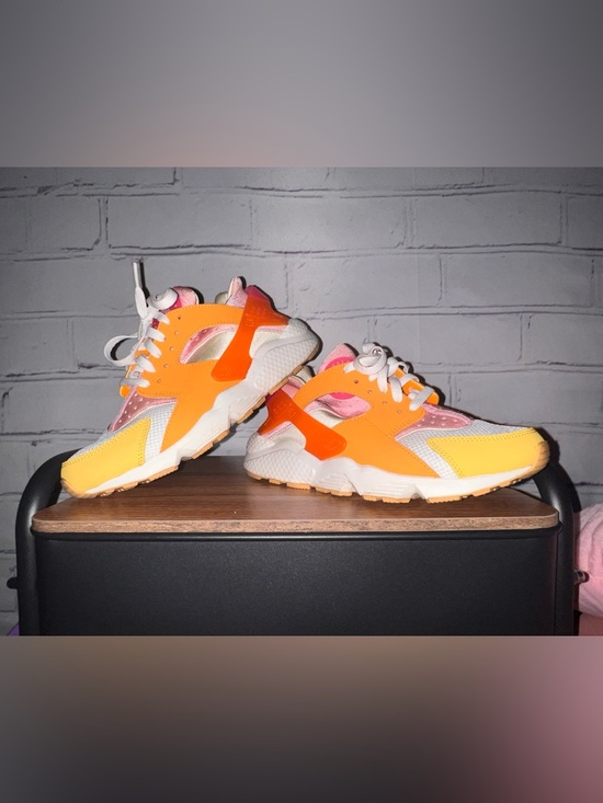 Nike Shoes - Nike huarache, color: solar flare